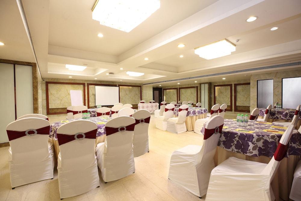 Pinnacle By Click Hotels, Lucknow Exterior foto